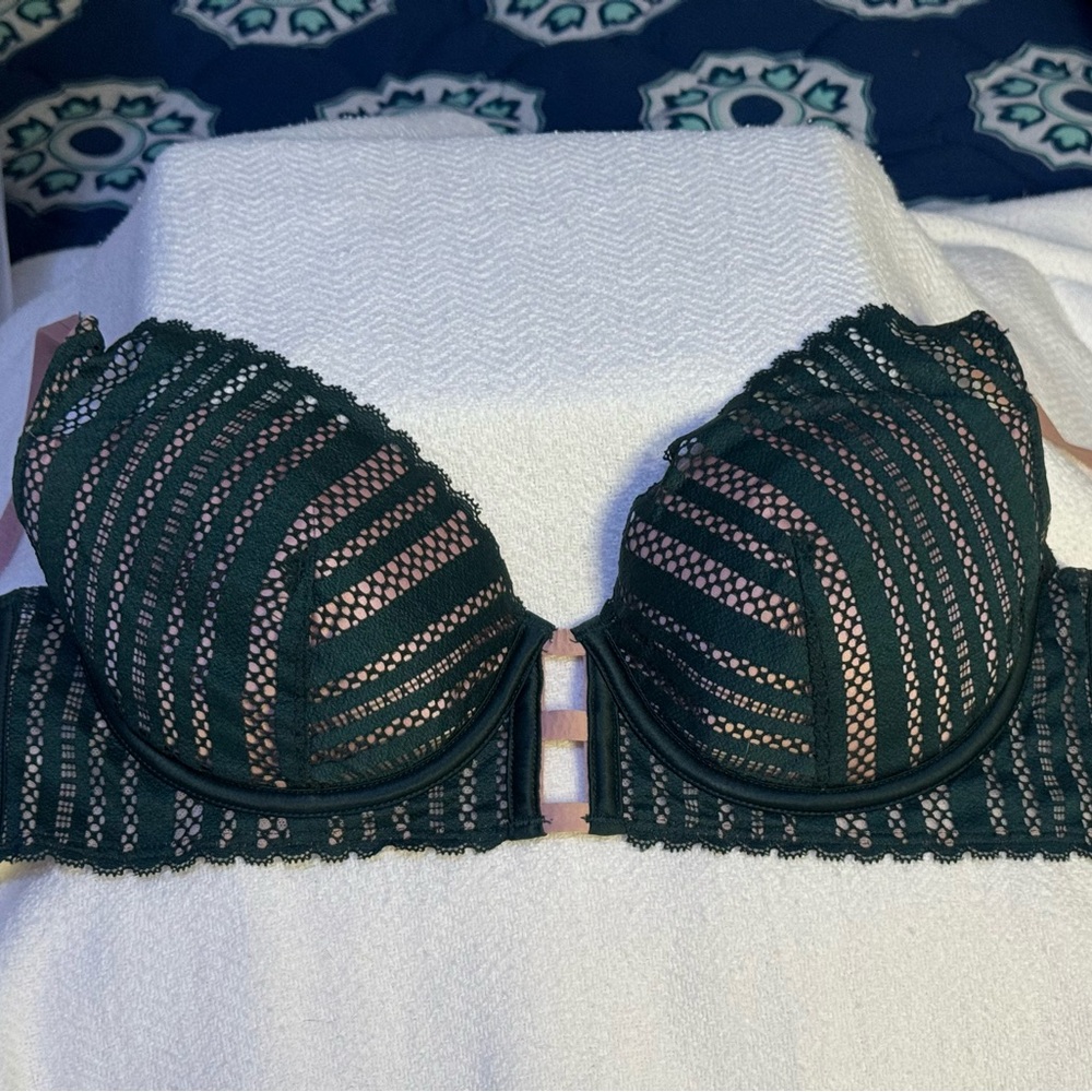 Victoria's Secret 32-D Green and Pink Lined Plunge Lace Bra